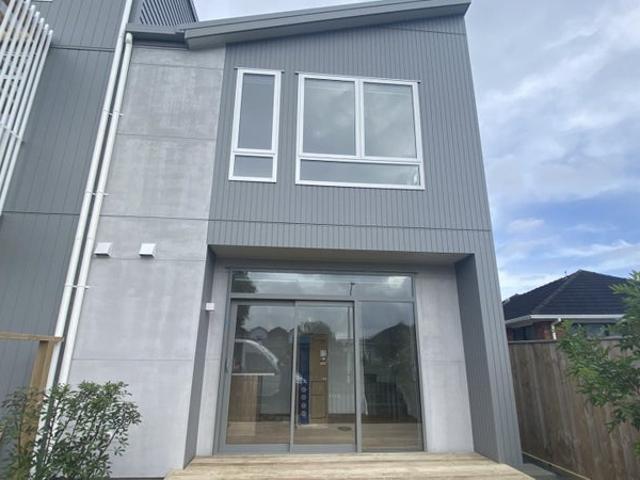 House for rent in Oratia