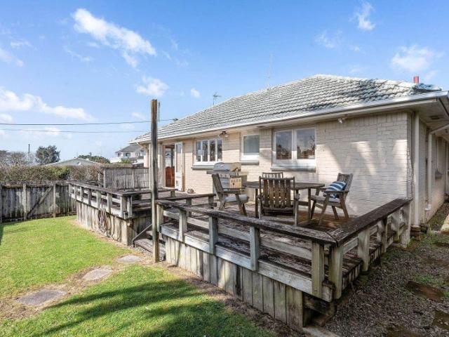 House for rent in Oratia