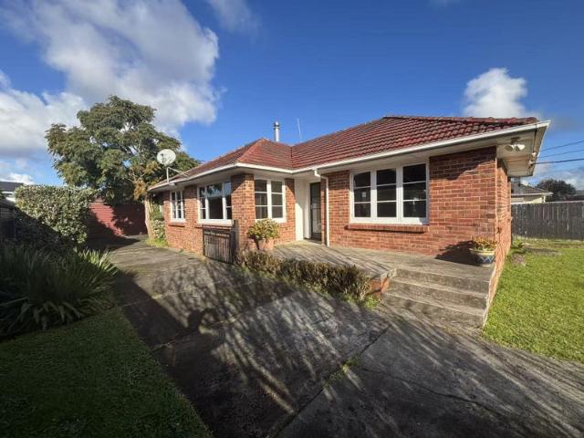 House for rent in Oratia