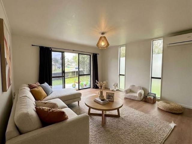 House for rent in Oratia