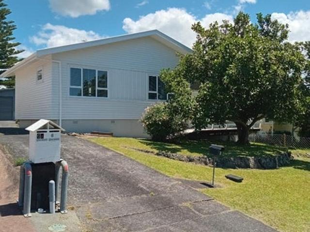 House for rent in Oratia