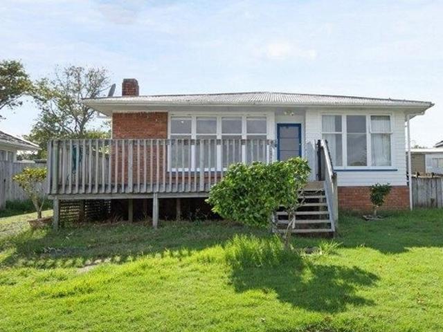 House for rent in Oratia