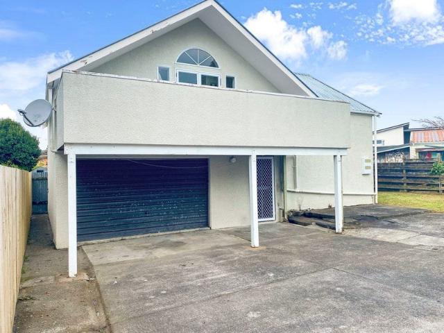 House for rent in Oratia