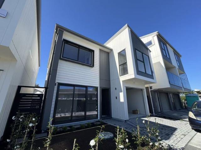 House for rent in Oratia
