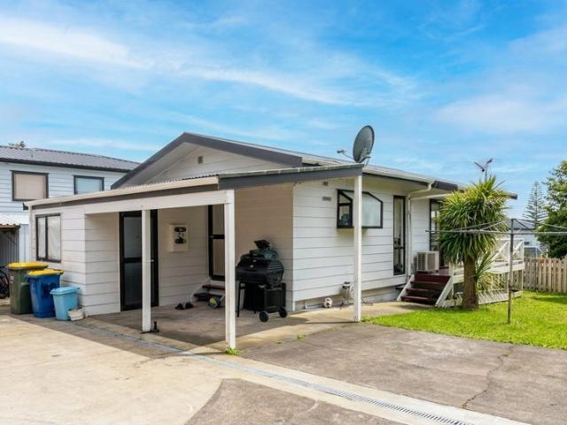 House for rent in Oratia