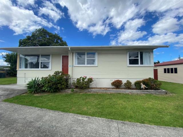 House for rent in Oratia