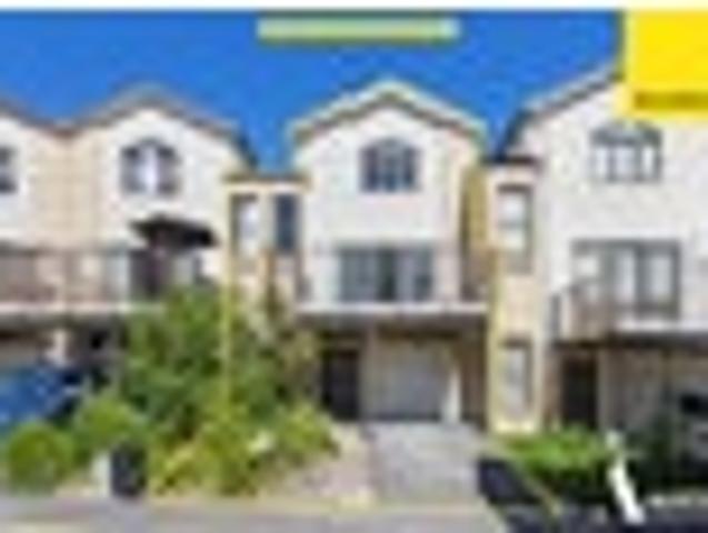 Townhouse for rent in Te Atatū South, Henderson-Massey
