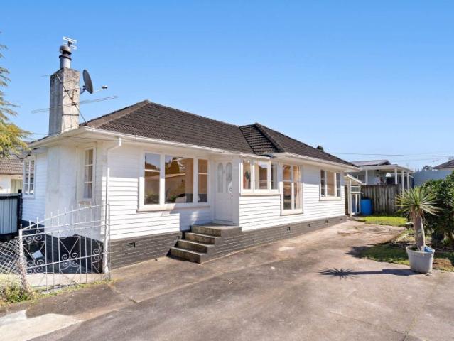 House for rent in Oratia