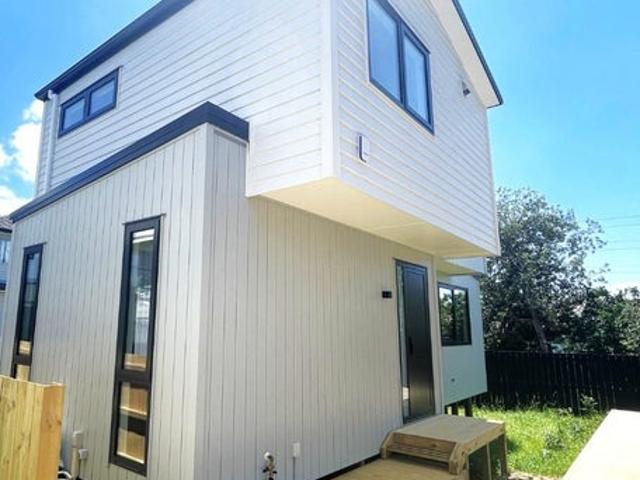 House for rent in Oratia