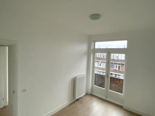 Appartement te huur in Laak, Zuid Holland