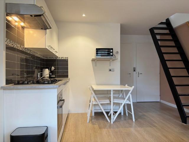 Appartement te huur in Stratum, Acht