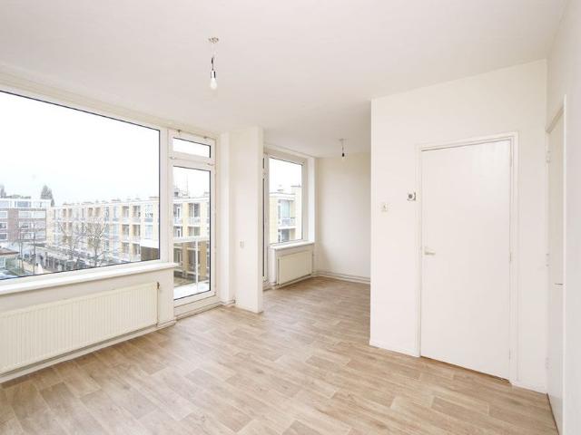 Appartement te huur in Winkelcentrum De Julianabaan, Voorburg