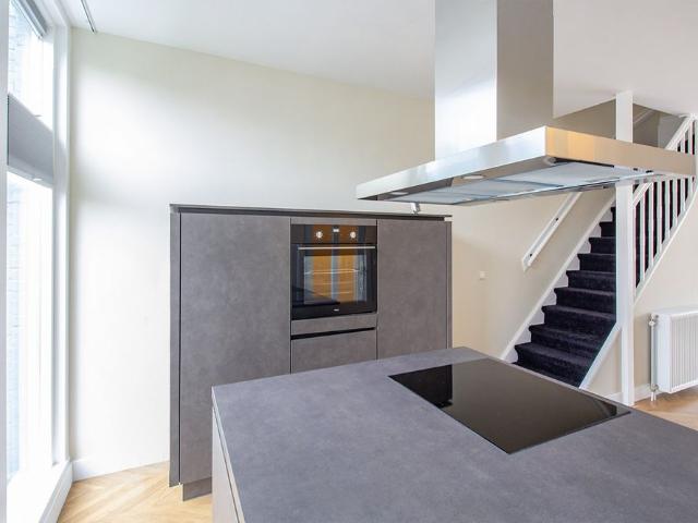 Appartement te huur in Bloemenbuurt, Zuid Holland