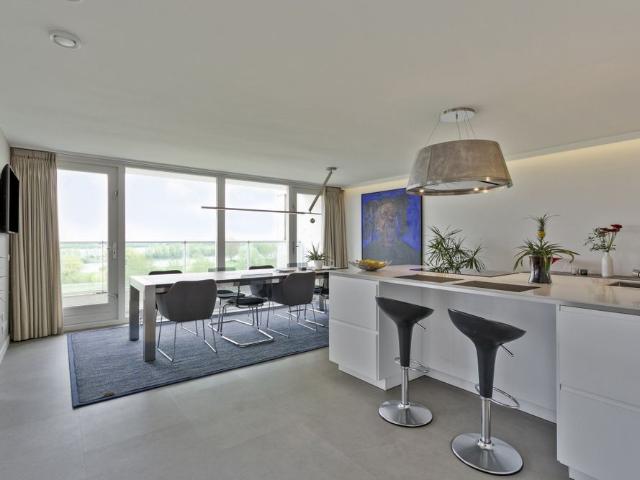 Appartement te huur in Maasoever, Bosch