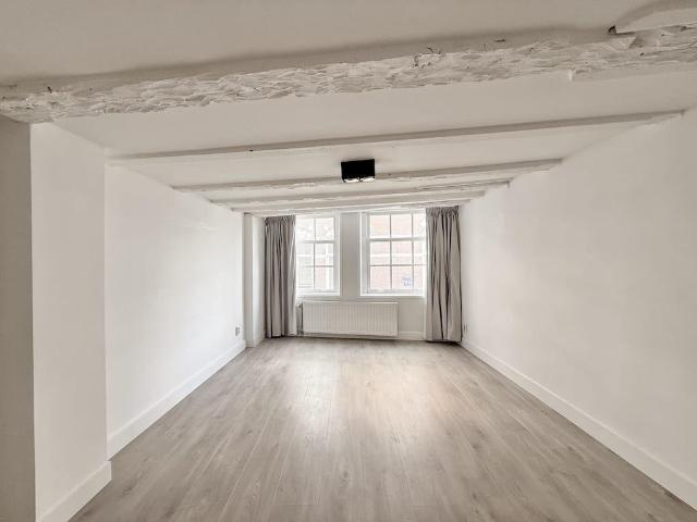Appartement te huur in Burgwallen-Oude Zijde, Amsterdam