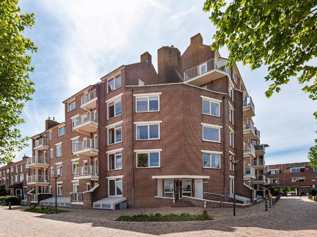 Appartement te huur in Huizen, Noord Holland