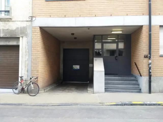 Garage location à Ixelles - Elsene, Brussel-Hoofdstad - Bruxelles-Capitale