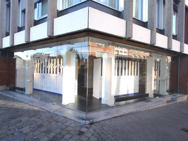 Local Commercial location à Brunehaut, Wallonie