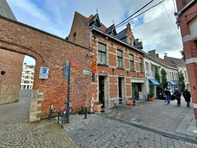 Local Commercial location à Courtrai, West-Vlaanderen