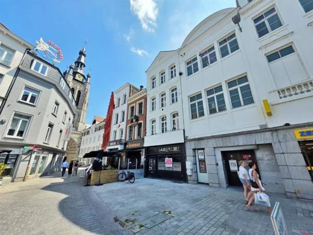 Local Commercial location à Courtrai, West-Vlaanderen