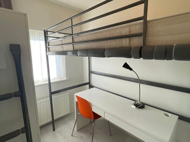 Kamer te huur in Stratum, Acht