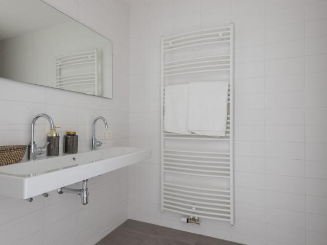 Appartement te huur in Cornelis Douwesterrein, Amsterdam