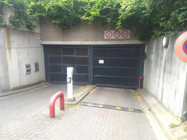 Garage location à Berchem, Bruxelles