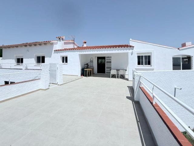 Villa en venta en Bolulla