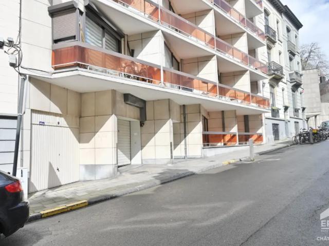 Garage vente à Schaarbeek, Bruxelles