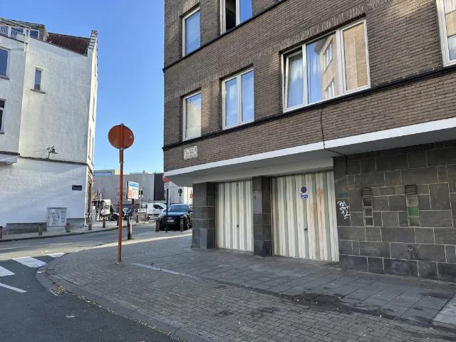 Garage vente à Schaarbeek, Bruxelles