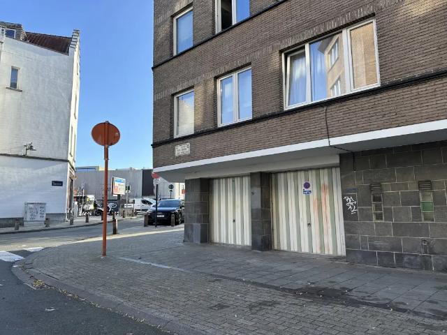 Garage vente à Schaarbeek, Bruxelles