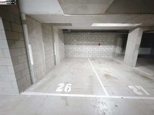 Garage vente à Schaarbeek, Bruxelles