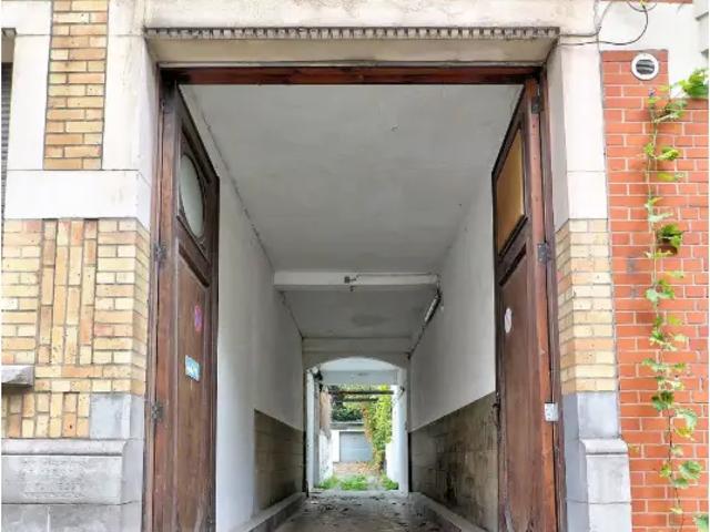 Garage vente à Schaarbeek, Bruxelles