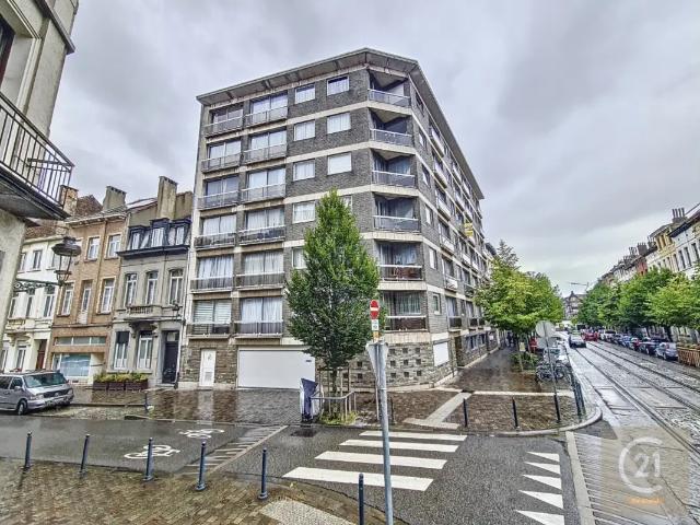 Garage vente à Schaarbeek, Bruxelles