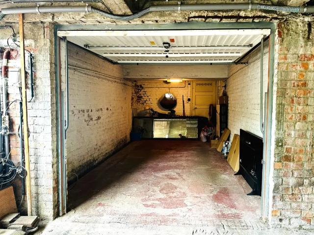 Garage vente à Berchem, Bruxelles