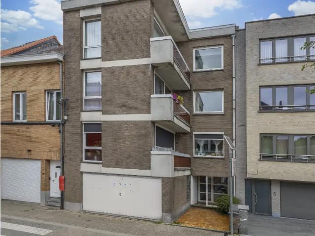Garage vente à Berchem, Bruxelles