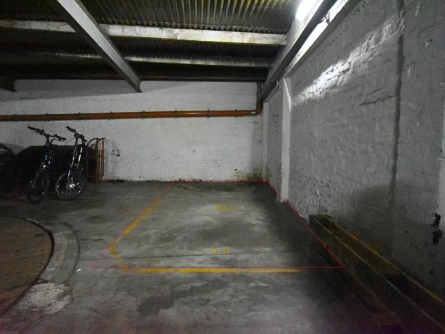 Garage vente à Saint-gilles, Bruxelles