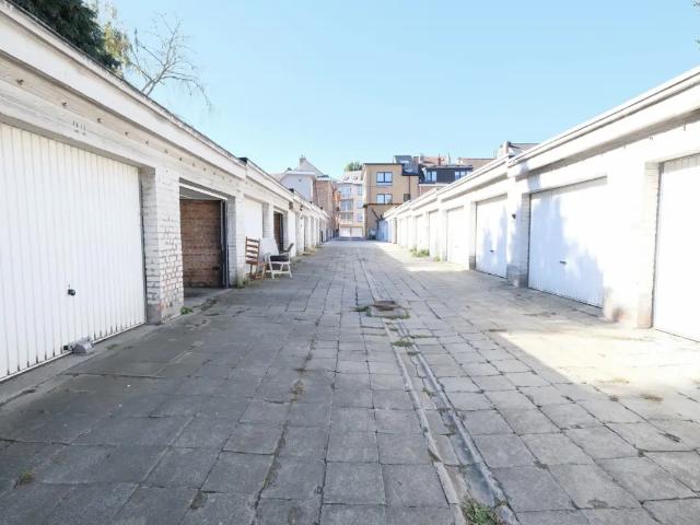 Garage vente à Osseghem - Ossegem, Molenbeek-Saint-Jean - Sint-Jans-Molenbeek