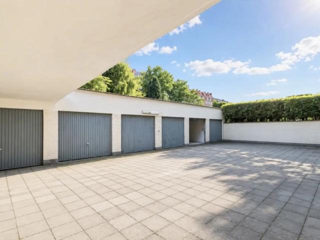 Garage vente à Sint-lambrechts-woluwe, Bruxelles