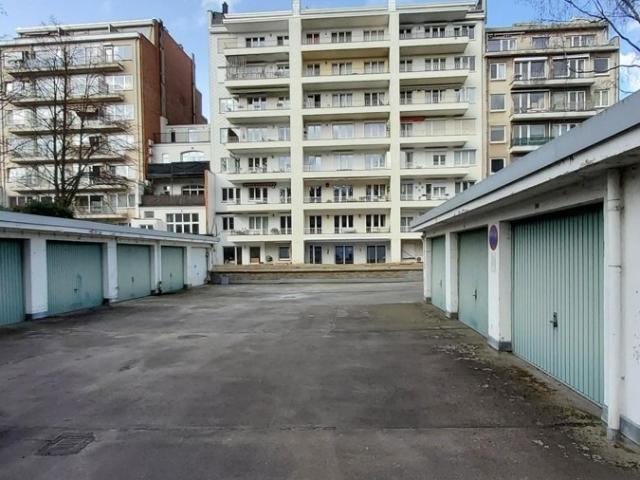 Garage vente à Ukkel, Bruxelles