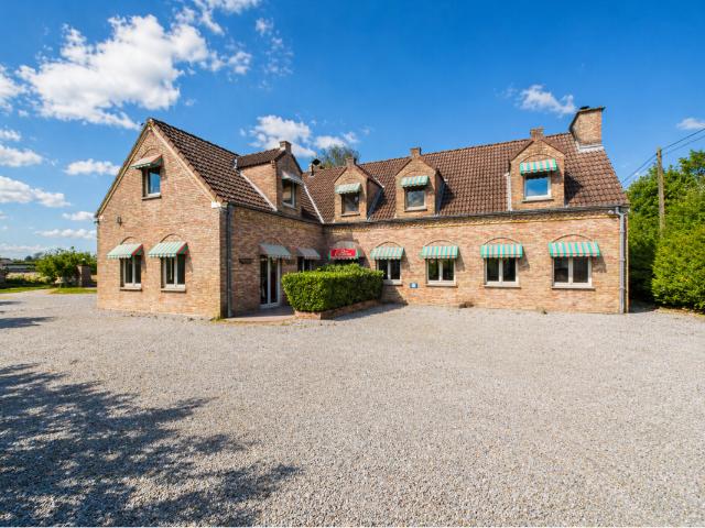 Local Commercial vente à Aat, Wallonie