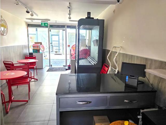 Local Commercial vente à Saint-Jacques, Nivelles