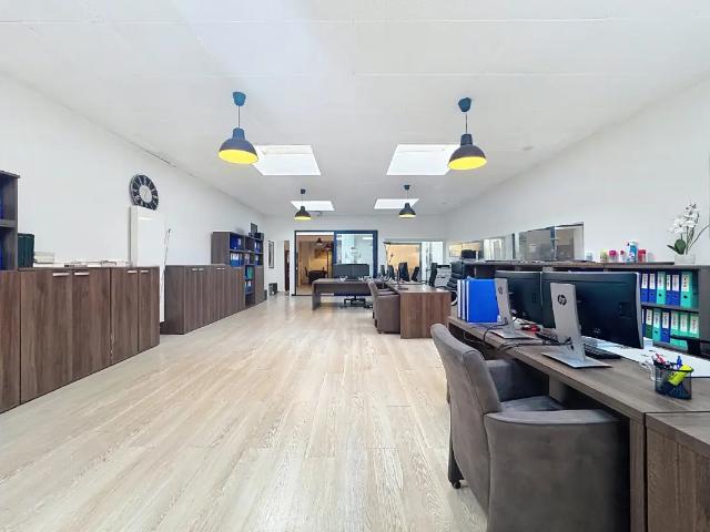Bureau vente à Saint-Gilles - Sint-Gillis, Brussel-Hoofdstad - Bruxelles-Capitale
