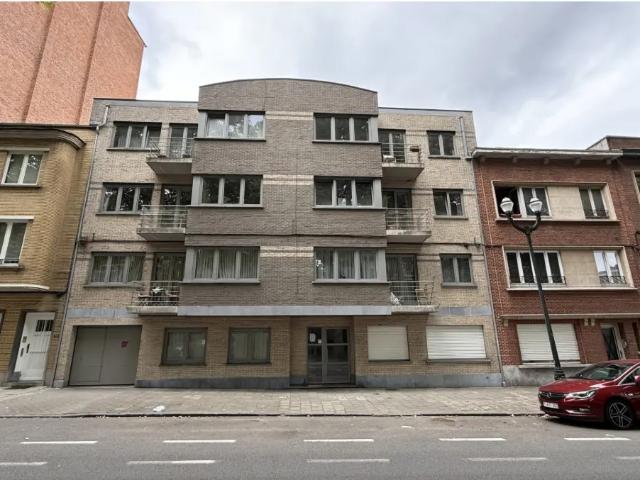 Garage vente à Schaarbeek, Bruxelles
