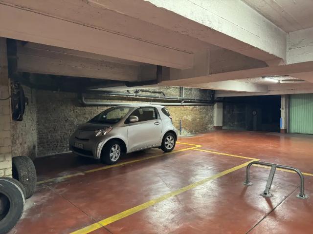 Garage vente à Schaarbeek, Bruxelles