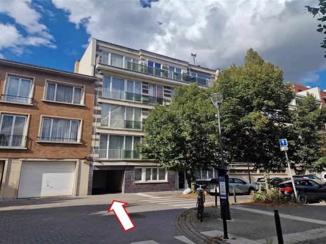 Garage vente à Sint-jans-molenbeek, Bruxelles