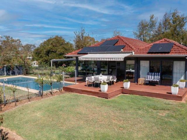 Cottage for sale in Markwood, Victoria