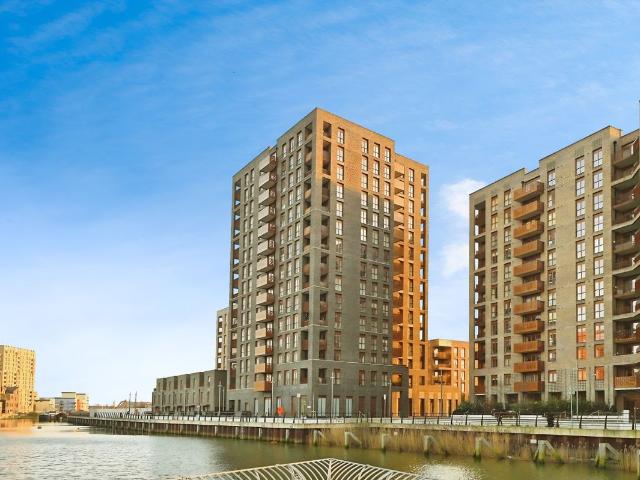 Apartment for rent in Roding Riverside, Greater London