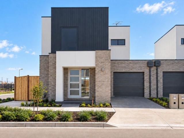 Townhouse for rent in Mambourin, Melbourne