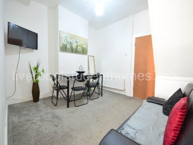 House for rent in Kensington, Calderstones